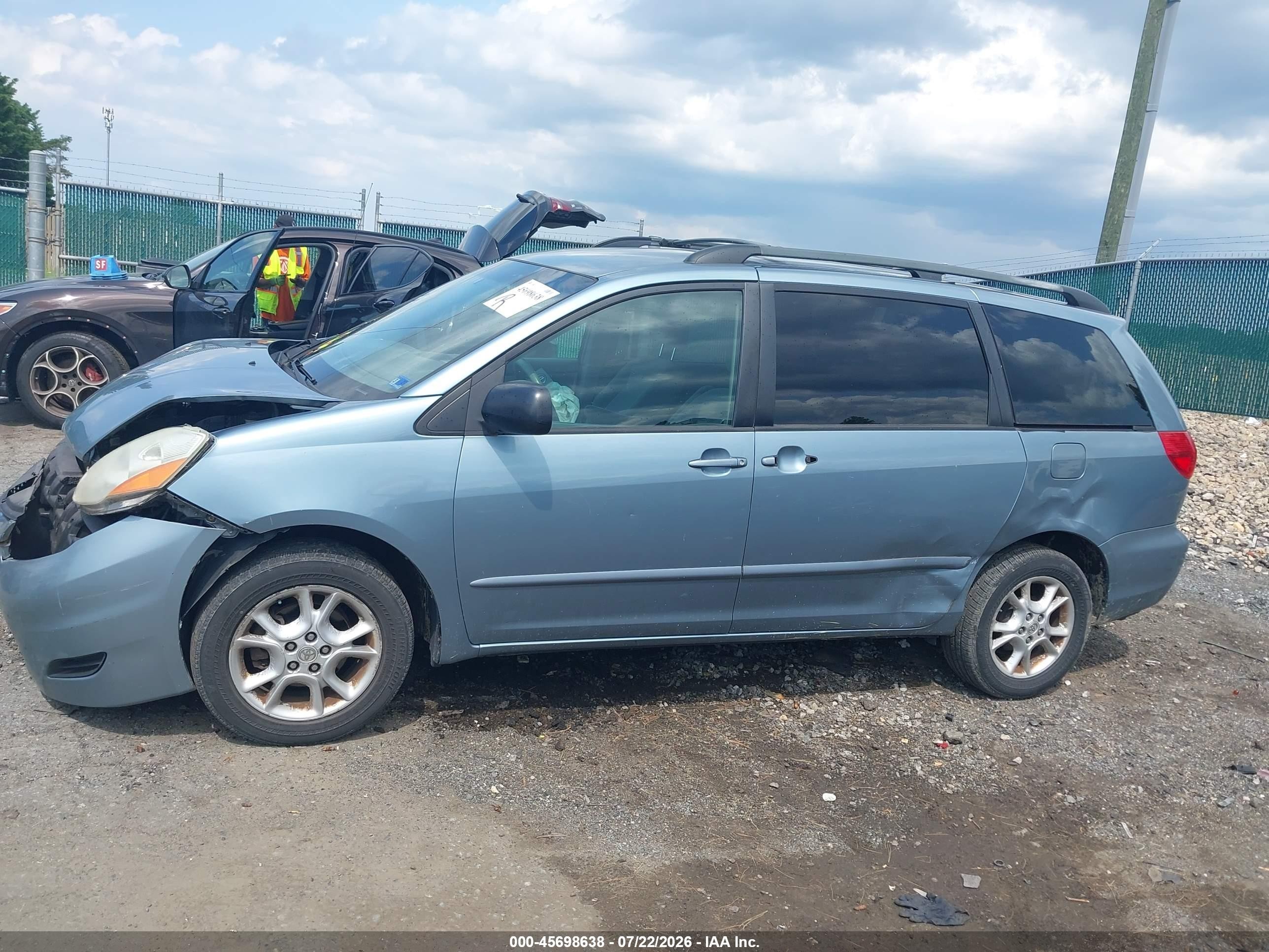 2006 Toyota Sienna Le Light Blue vin: 5TDBA23C86S055275