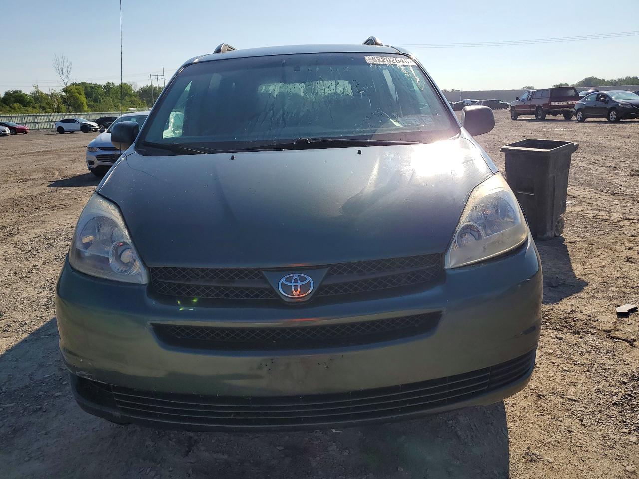 2005 Toyota Sienna Le Green vin: 5TDBA23C95S039102