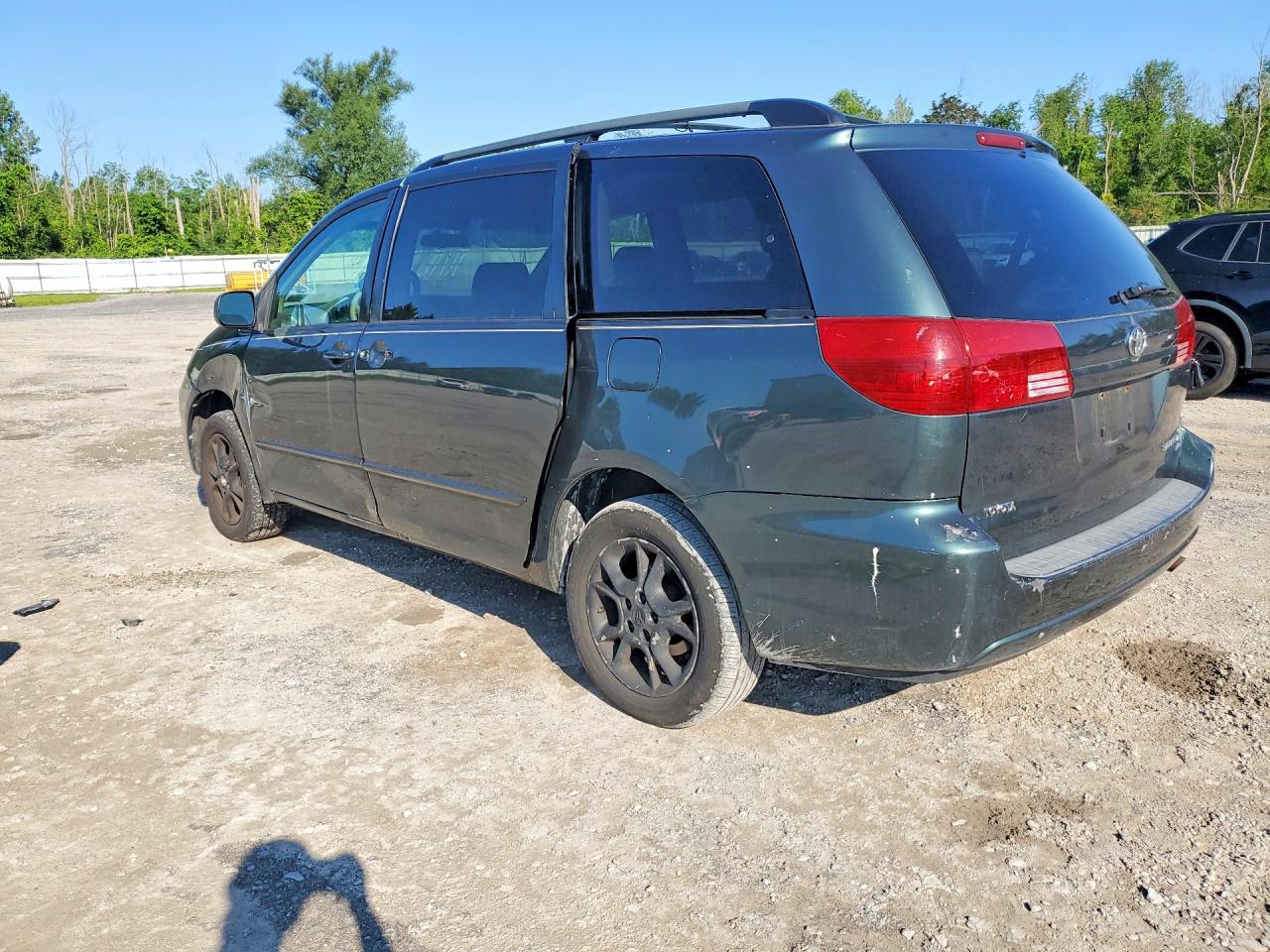 2005 Toyota Sienna Le Green vin: 5TDBA23C95S039102