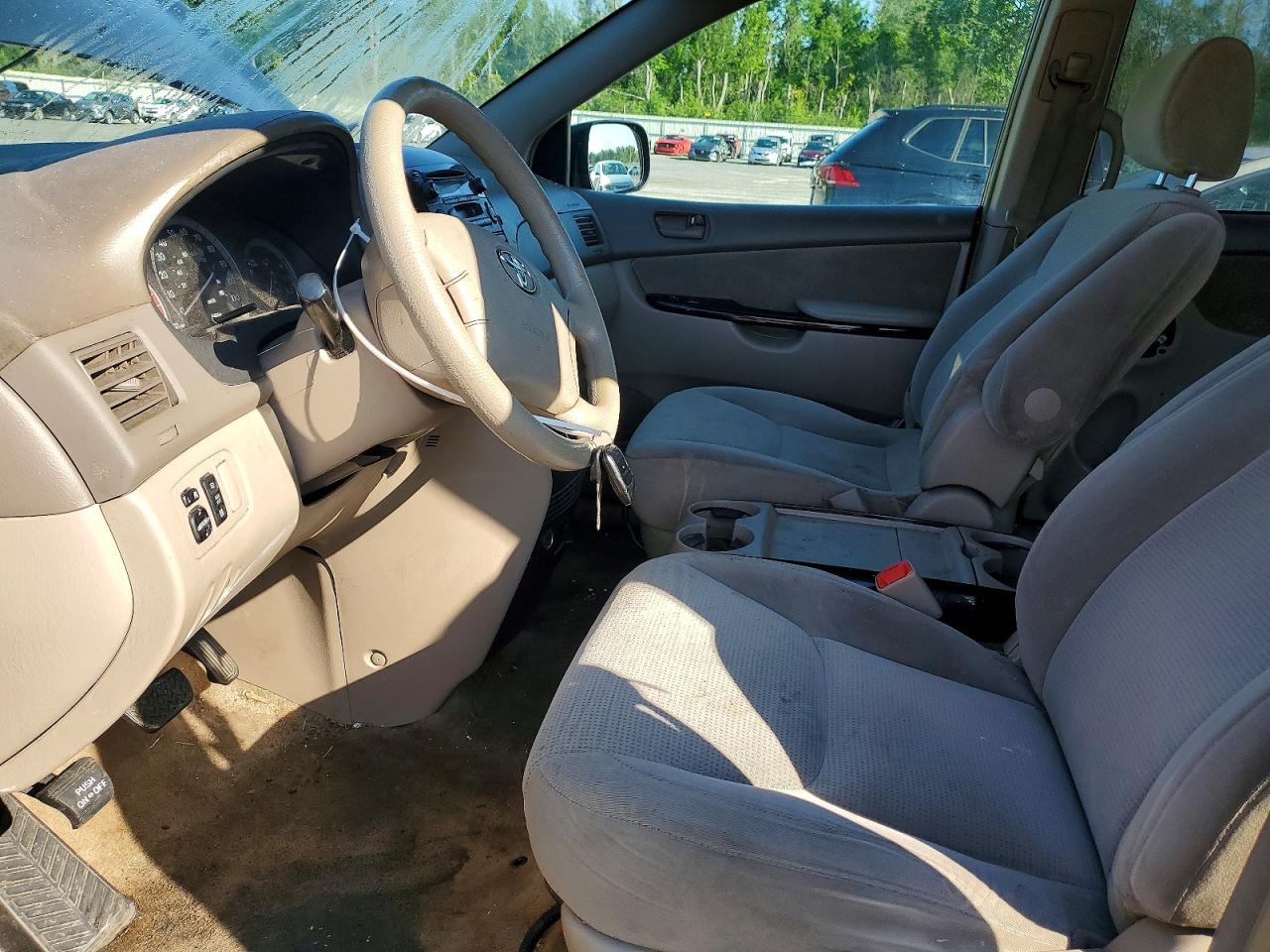 2005 Toyota Sienna Le Green vin: 5TDBA23C95S039102