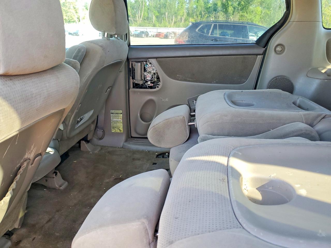 2005 Toyota Sienna Le Green vin: 5TDBA23C95S039102