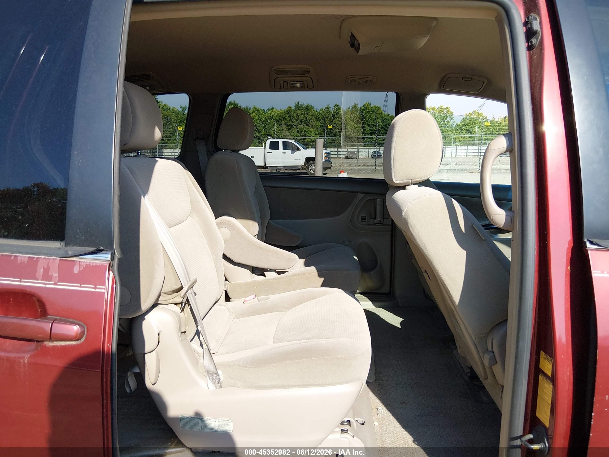 2005 Toyota Sienna Le Maroon vin: 5TDBA23C95S045840