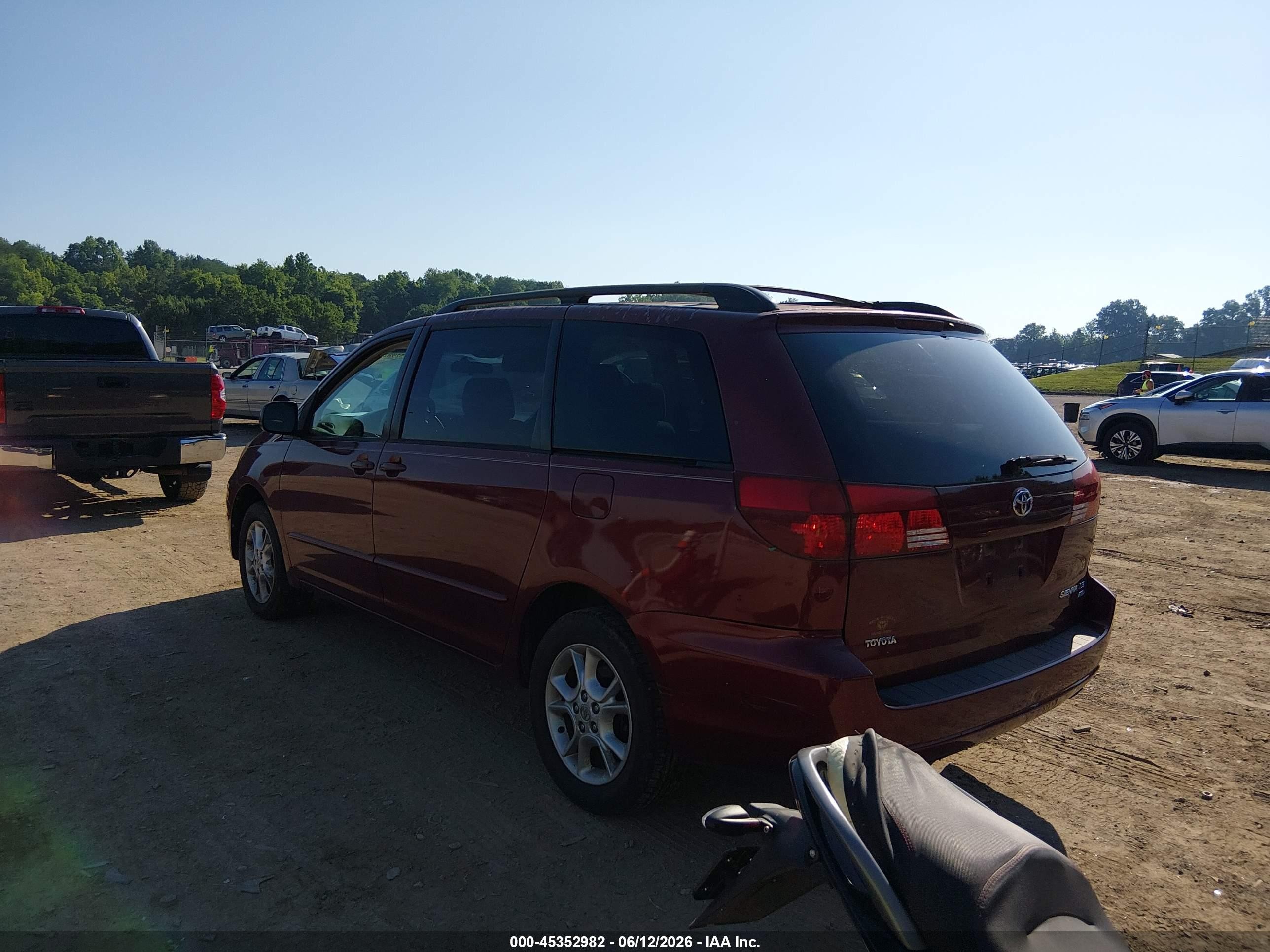 2005 Toyota Sienna Le Maroon vin: 5TDBA23C95S045840
