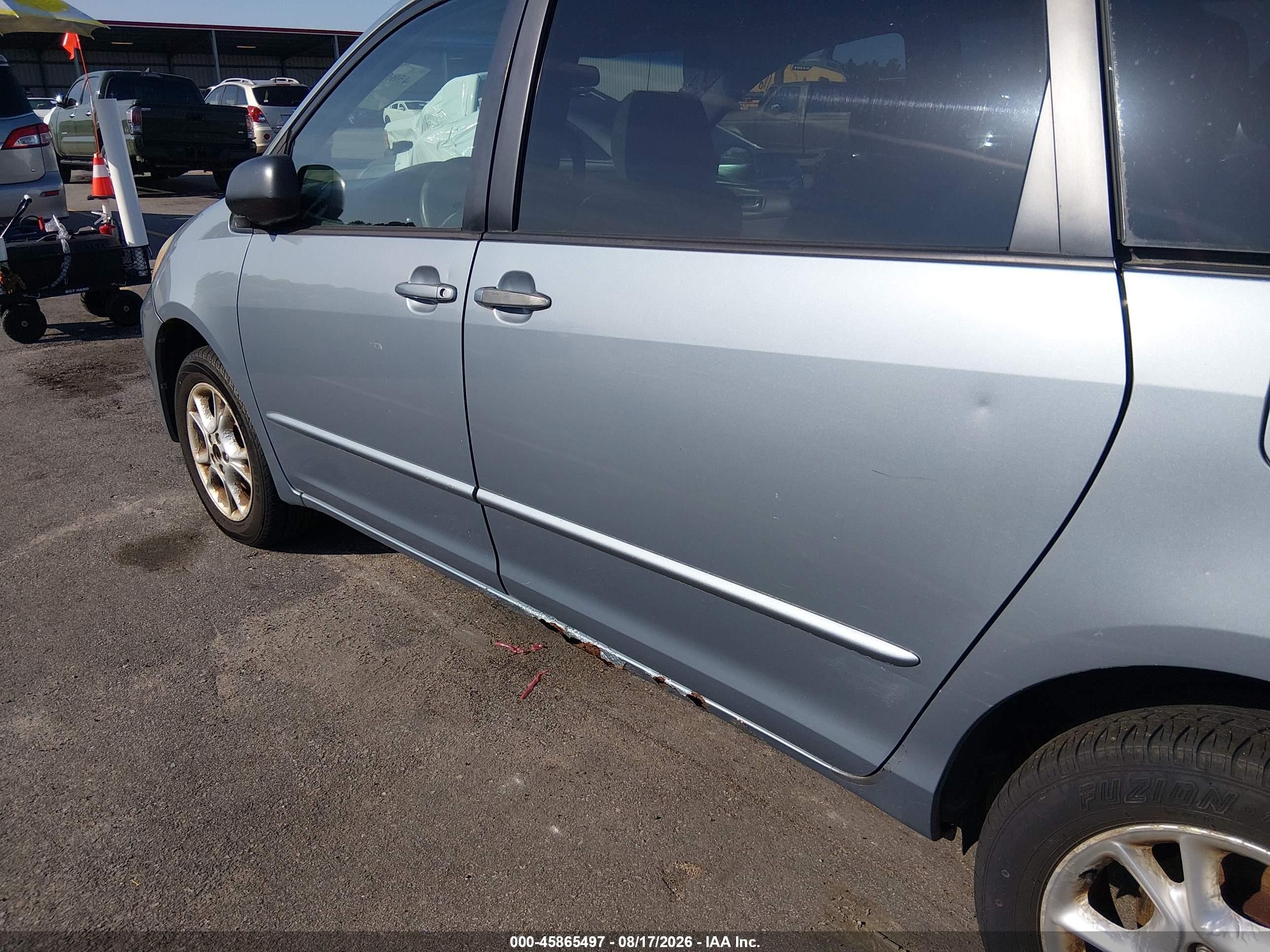 2004 Toyota Sienna Le Gray vin: 5TDBA23CX4S015115