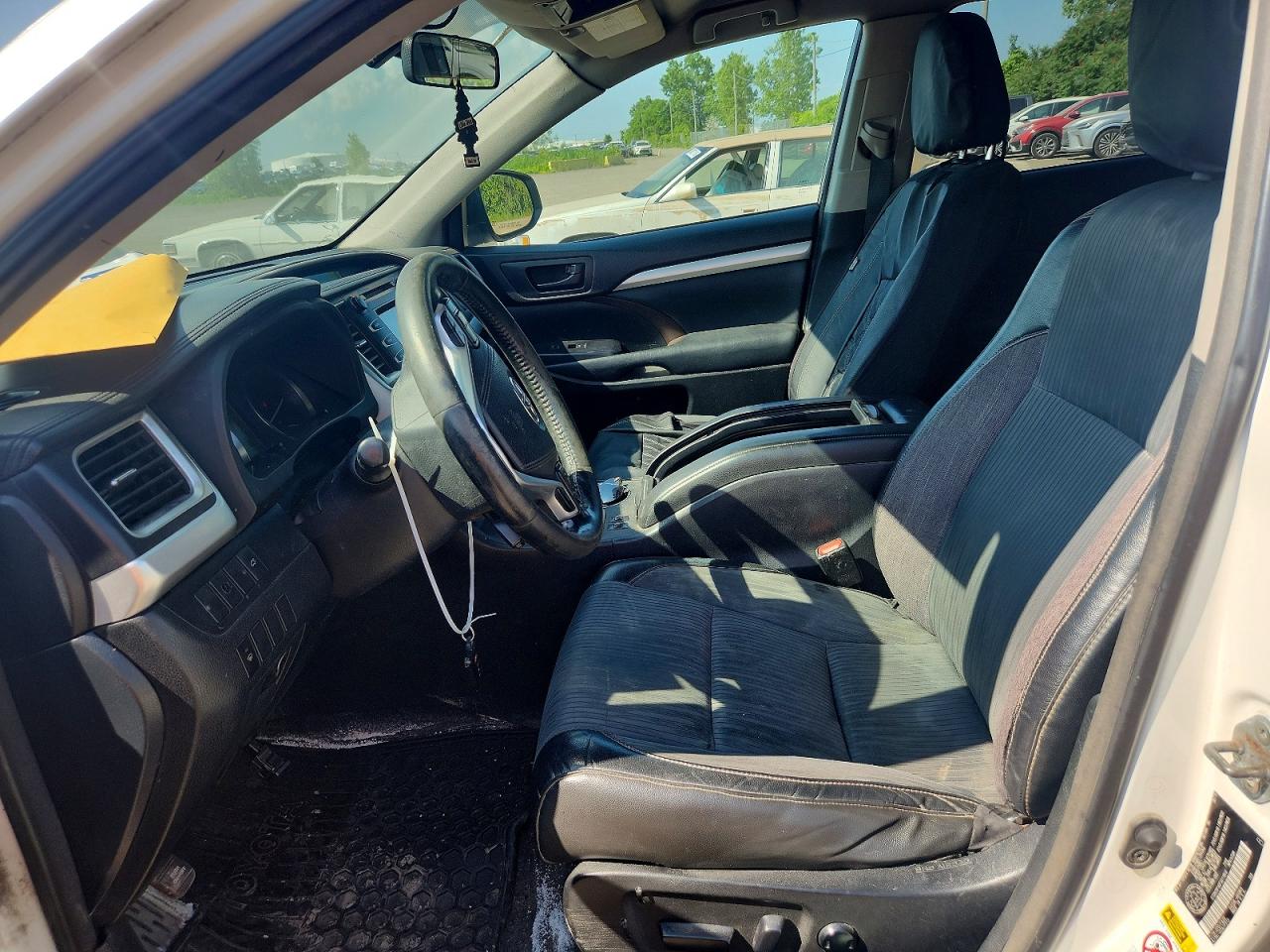 2015 Toyota Highlander Hybrid White vin: 5TDBCRFH0FS011846