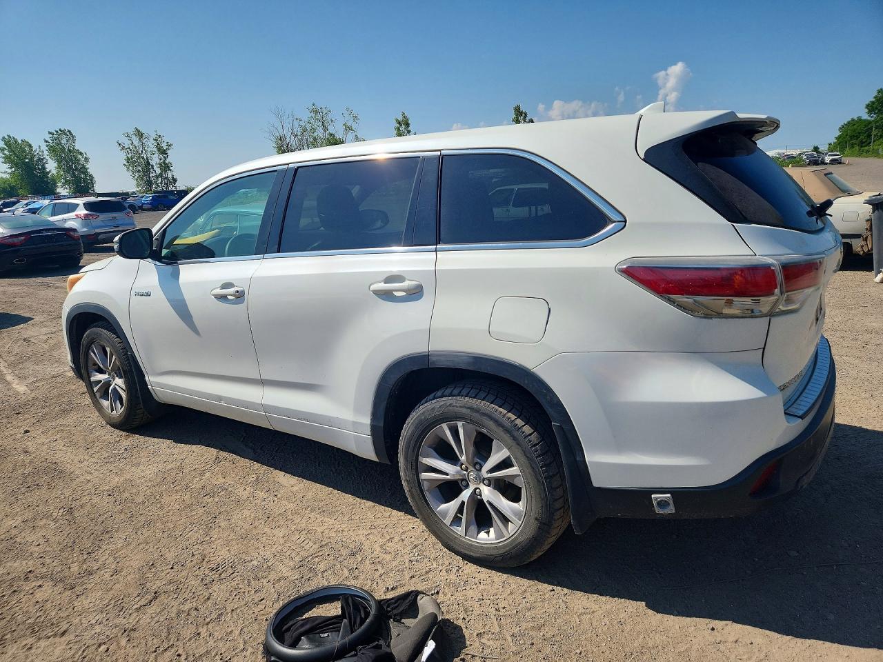 2015 Toyota Highlander Hybrid White vin: 5TDBCRFH0FS011846