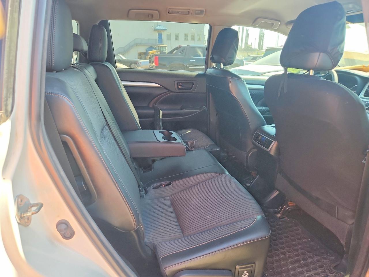 2015 Toyota Highlander Hybrid White vin: 5TDBCRFH0FS011846