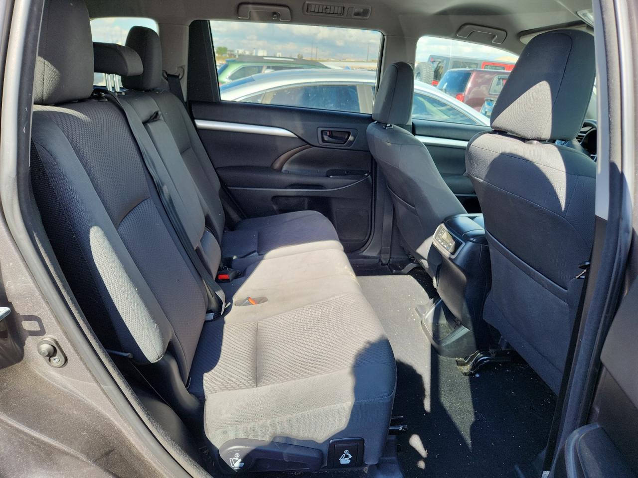 2018 Toyota Highlander Hybrid Gray vin: 5TDBGRFH1JS038776