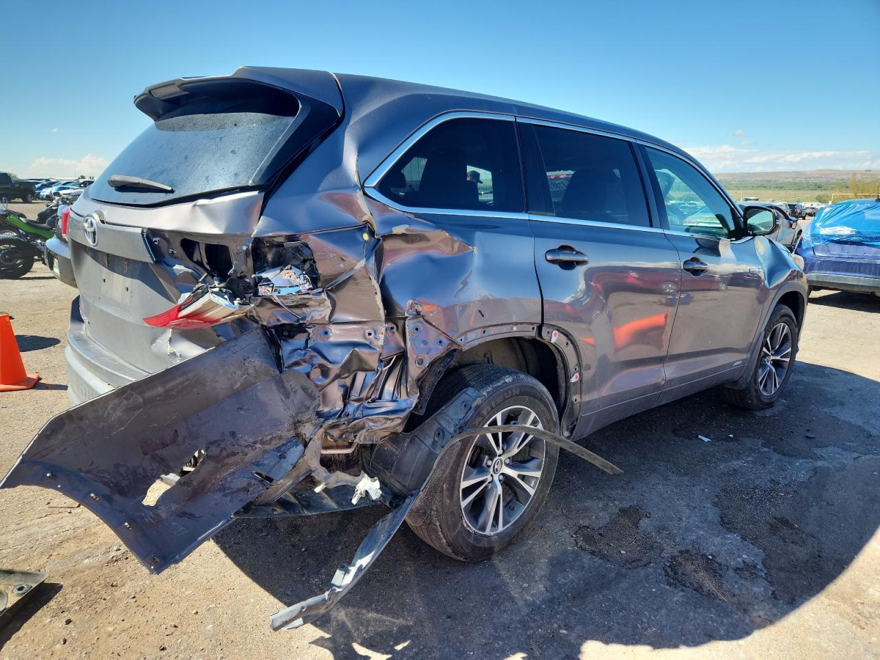 2018 Toyota Highlander Hybrid Gray vin: 5TDBGRFH1JS038776