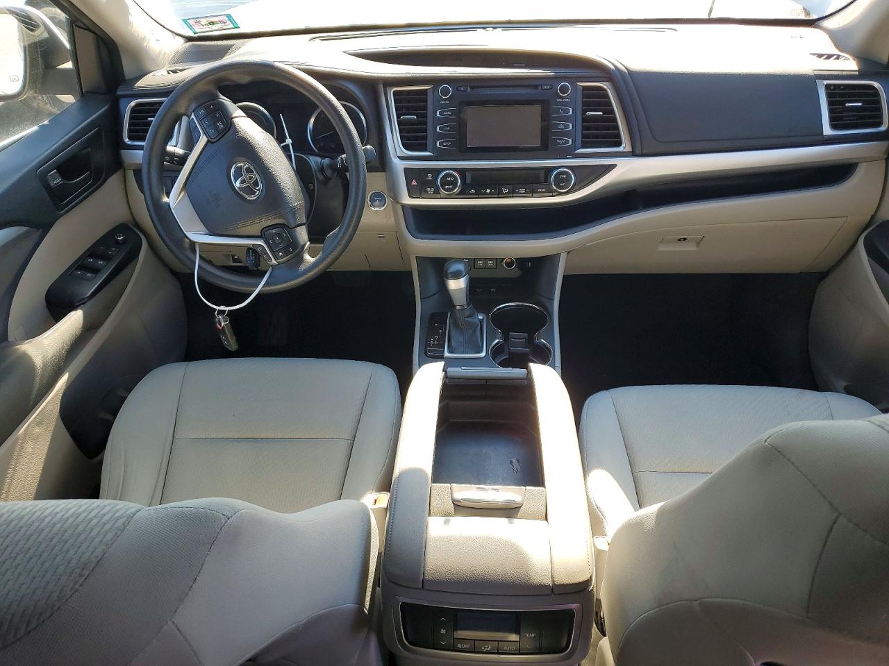 2017 Toyota Highlander White vin: 5TDBGRFH7HS028652