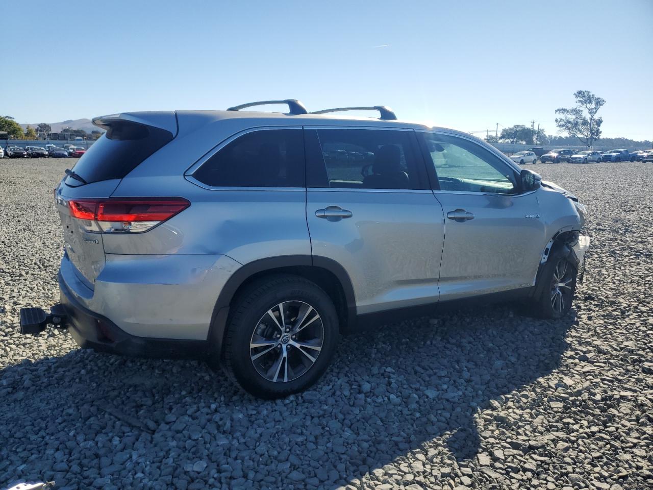 2019 Toyota Highlander Hybrid Серебряный vin: 5TDBGRFH8KS061893