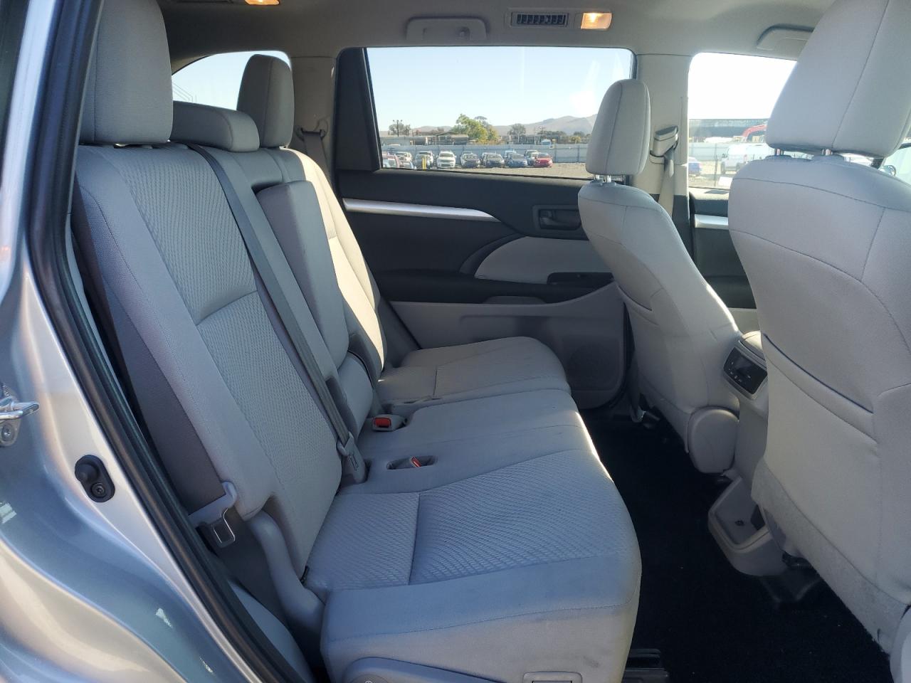 2019 Toyota Highlander Hybrid Серебряный vin: 5TDBGRFH8KS061893