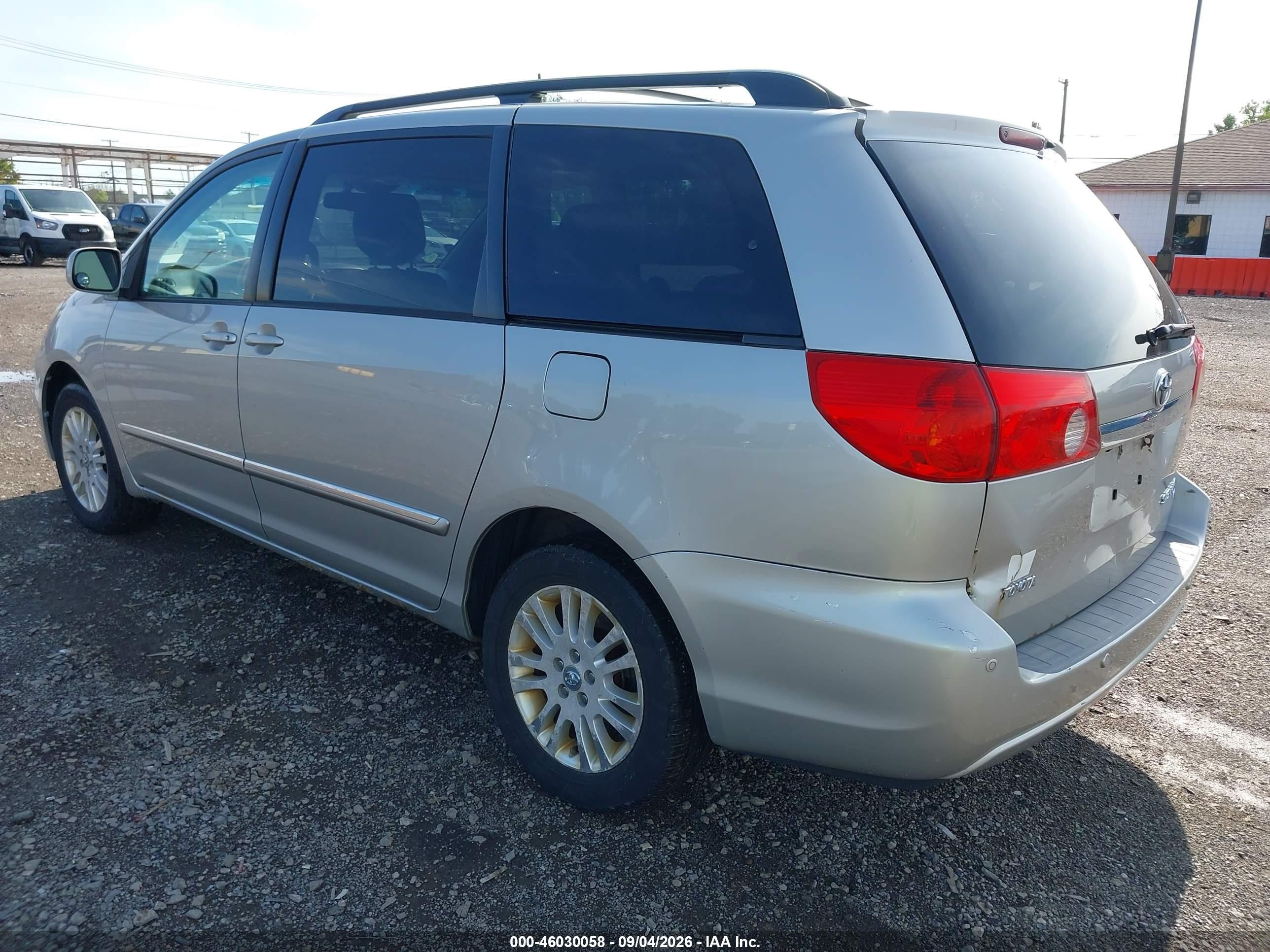 2008 Toyota Sienna Limited Silver vin: 5TDBK22C08S016889
