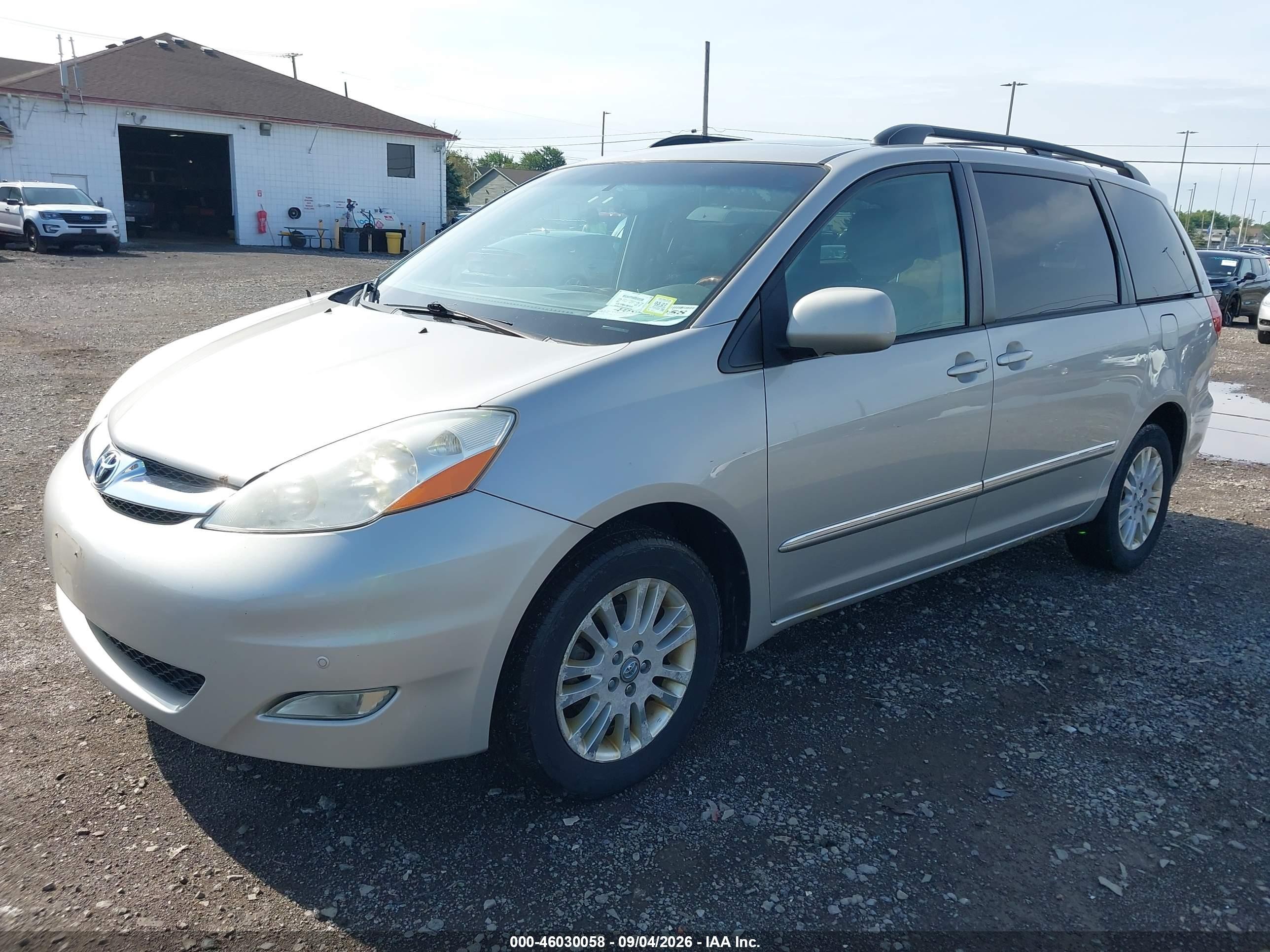 2008 Toyota Sienna Limited Silver vin: 5TDBK22C08S016889