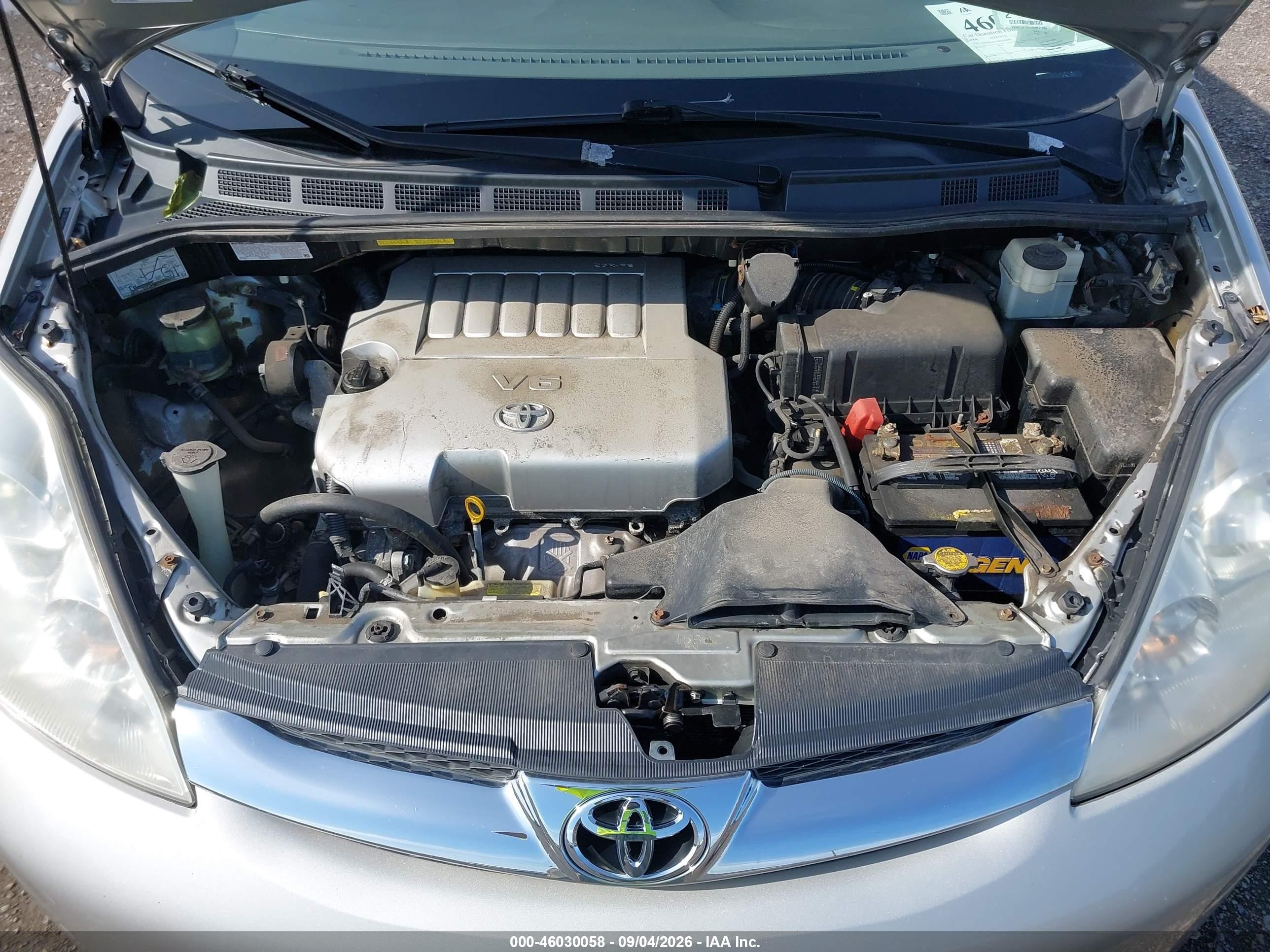 2008 Toyota Sienna Limited Silver vin: 5TDBK22C08S016889