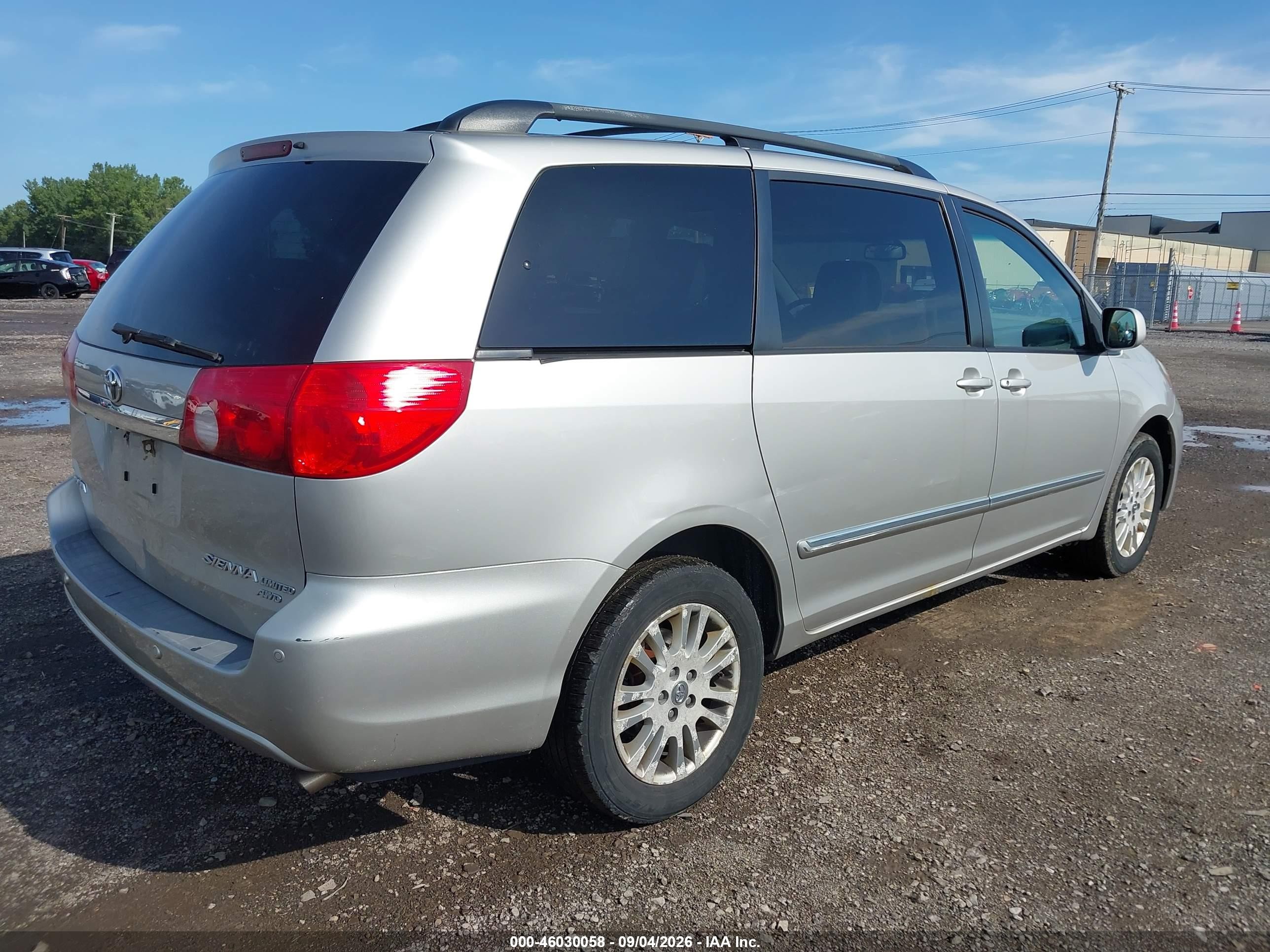2008 Toyota Sienna Limited Silver vin: 5TDBK22C08S016889