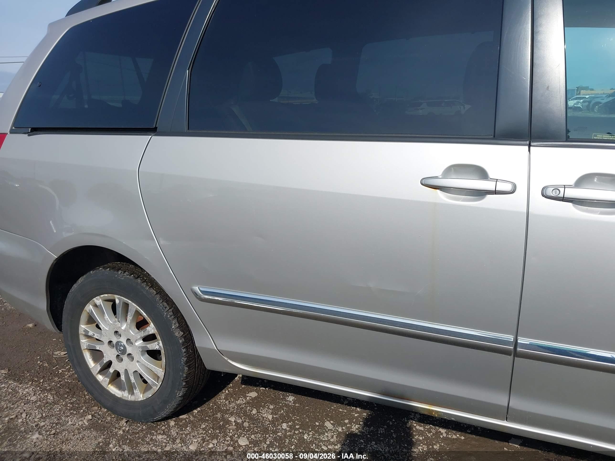2008 Toyota Sienna Limited Silver vin: 5TDBK22C08S016889