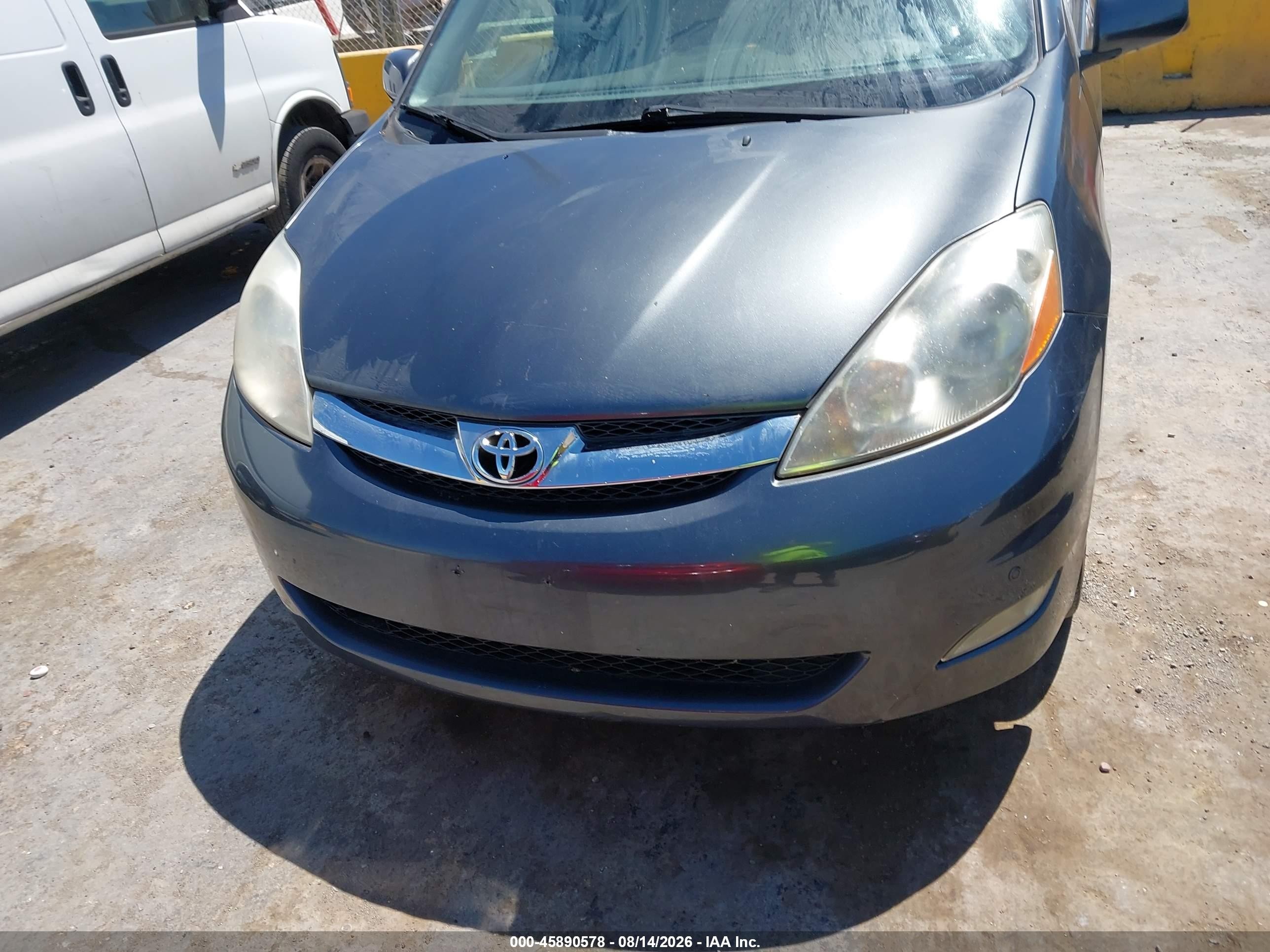 2008 Toyota Sienna Limited Gray vin: 5TDBK22C08S020408