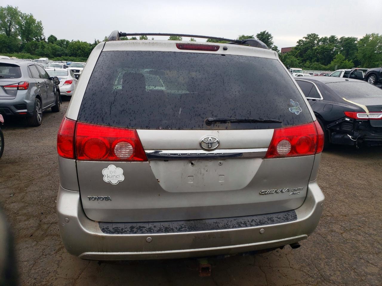 2008 Toyota Sienna Xle Limited Серебряный vin: 5TDBK22C08S020523