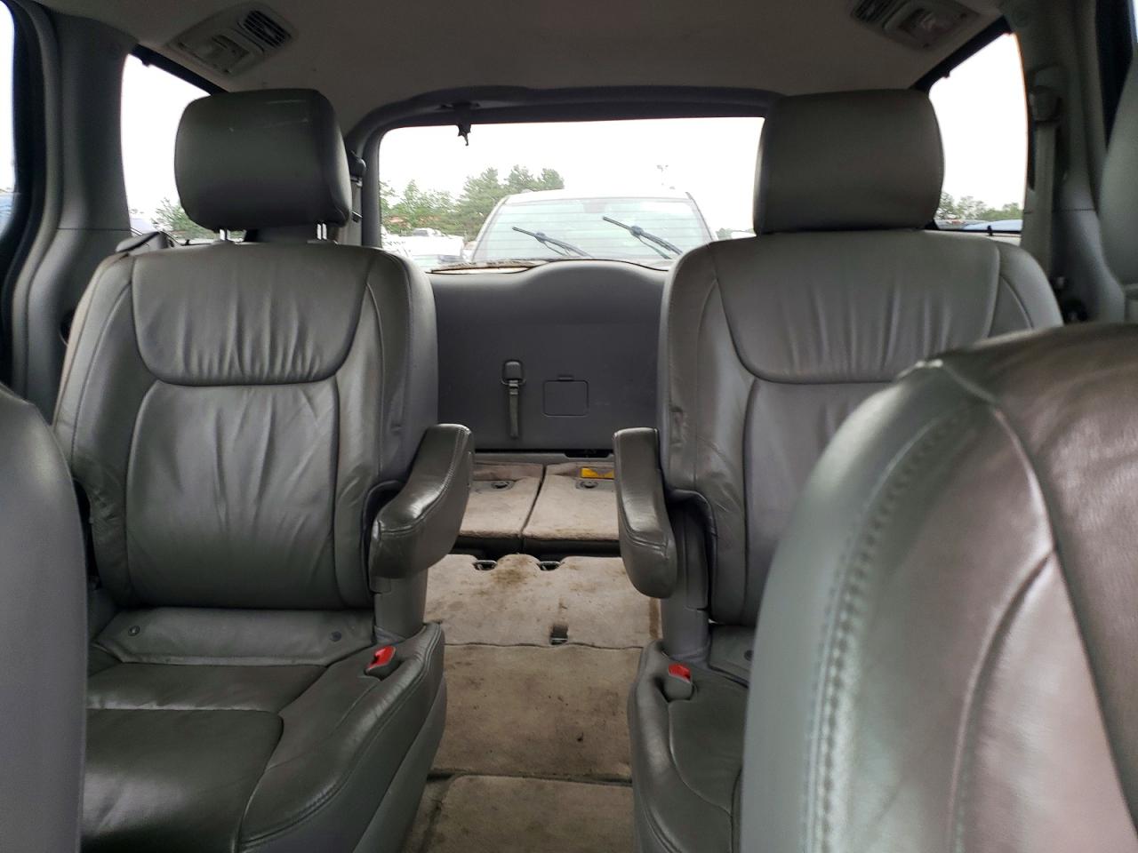 2008 Toyota Sienna Xle Limited Серебряный vin: 5TDBK22C08S020523