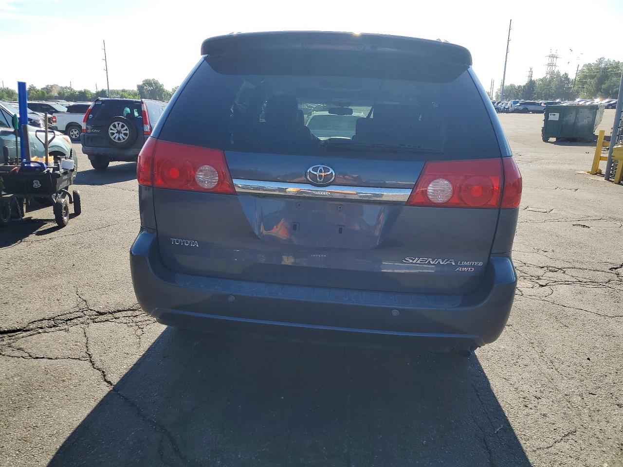 2008 Toyota Sienna Blue vin: 5TDBK22C18S013161