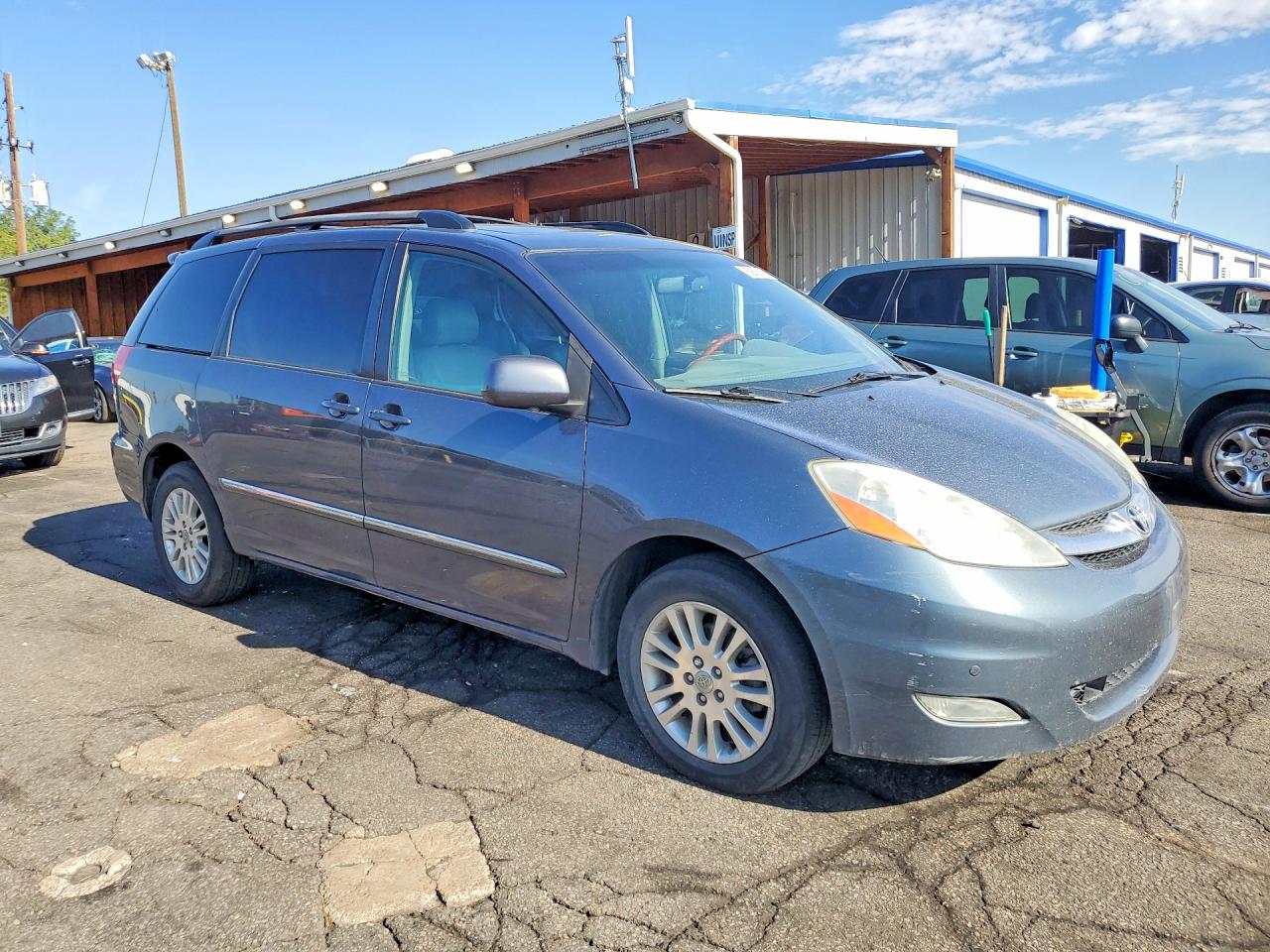 2008 Toyota Sienna Blue vin: 5TDBK22C18S013161