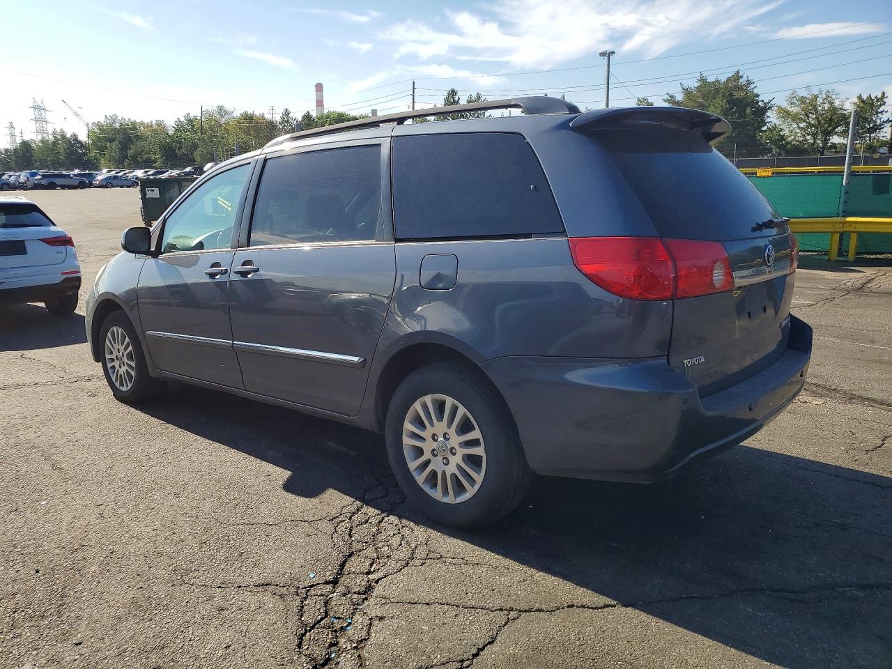 2008 Toyota Sienna Blue vin: 5TDBK22C18S013161