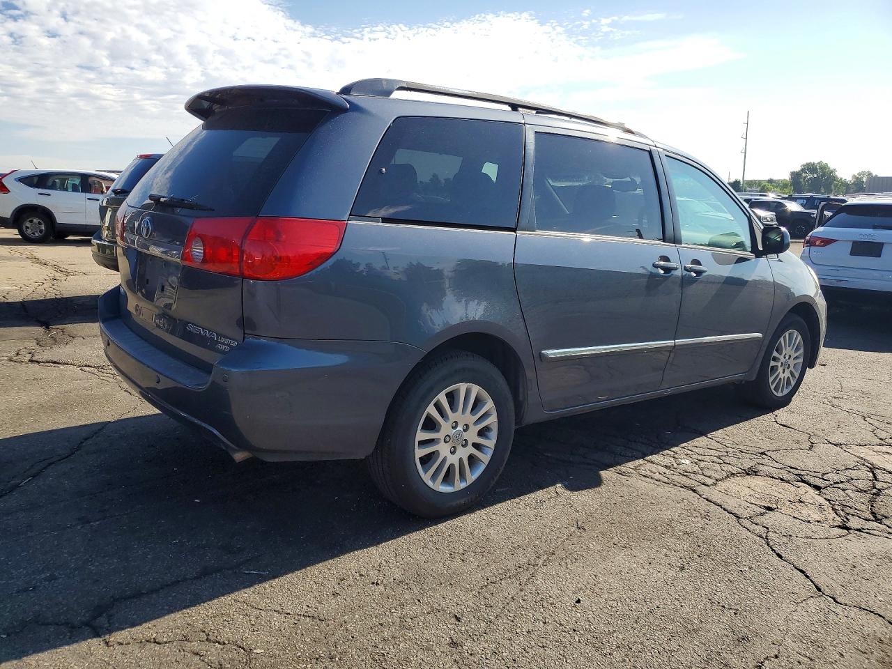 2008 Toyota Sienna Blue vin: 5TDBK22C18S013161