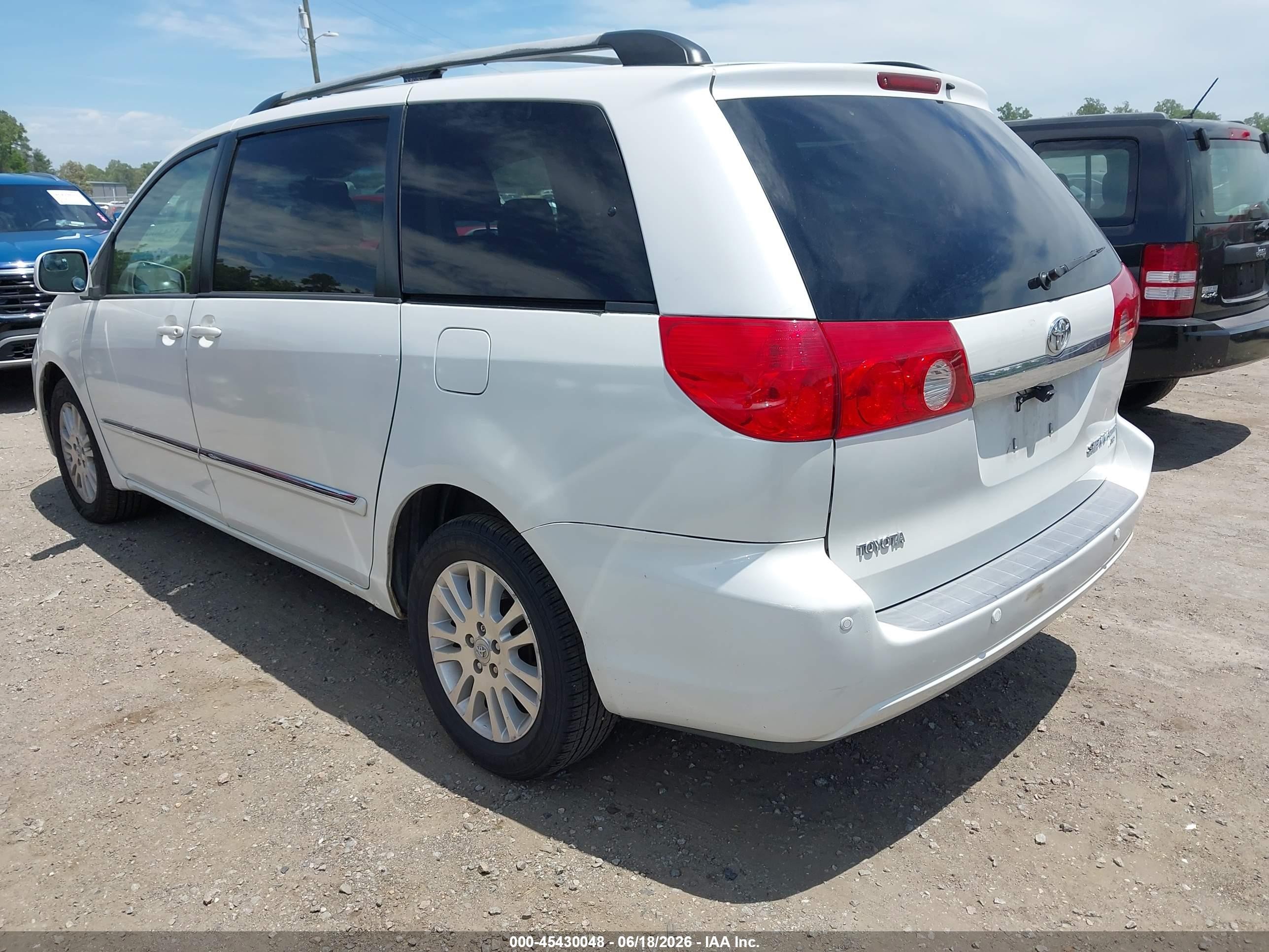 2008 Toyota Sienna Limited White vin: 5TDBK22C18S013516