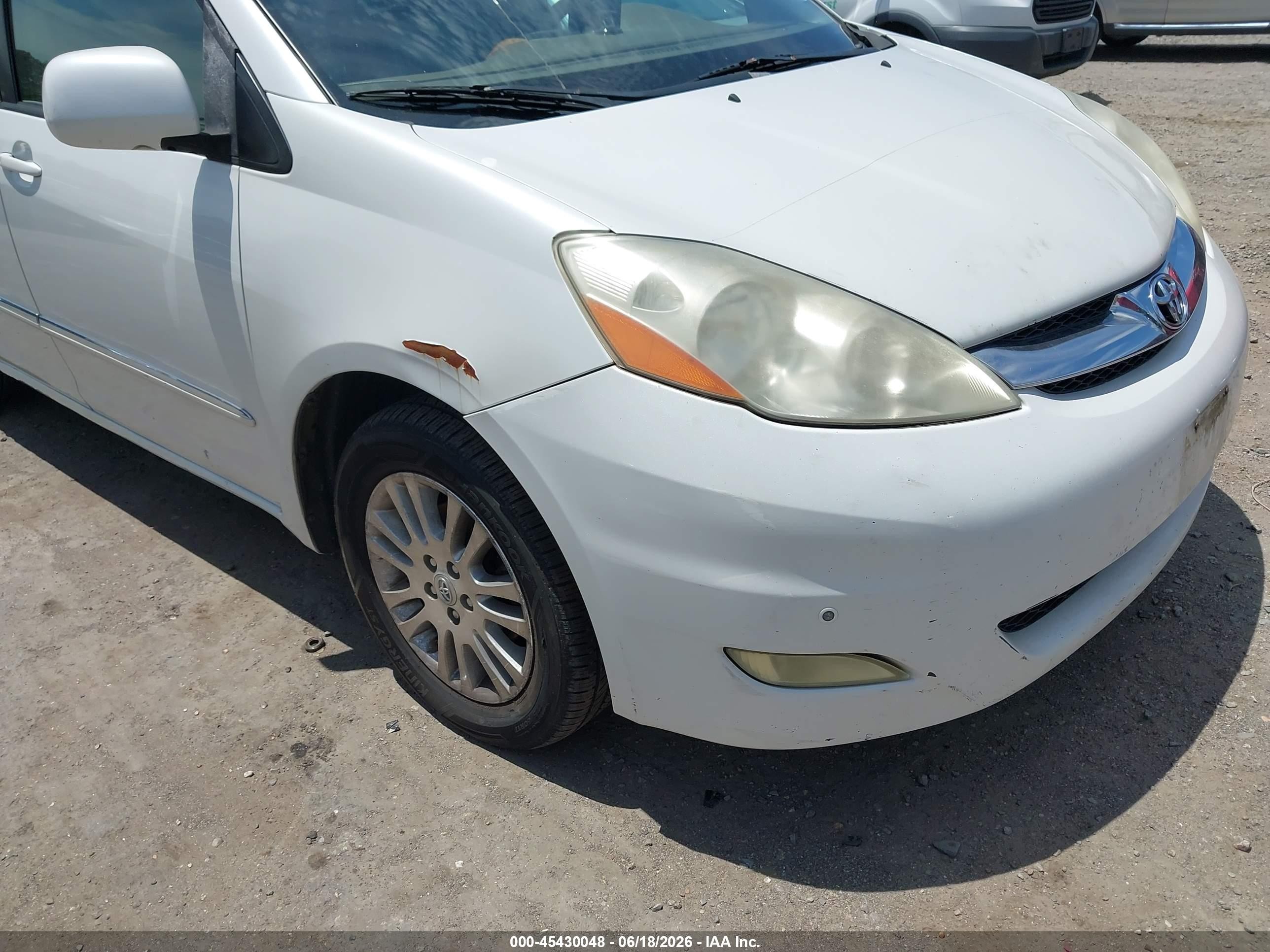 2008 Toyota Sienna Limited White vin: 5TDBK22C18S013516