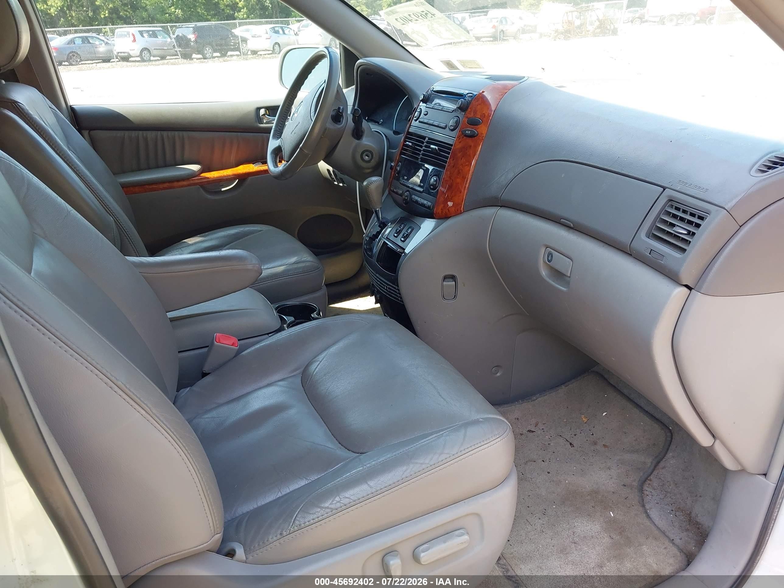 2007 Toyota Sienna Xle White vin: 5TDBK22C27S003933