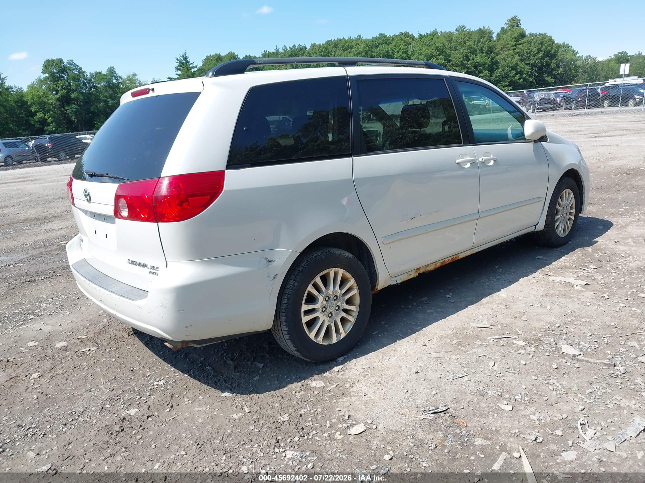 2007 Toyota Sienna Xle White vin: 5TDBK22C27S003933