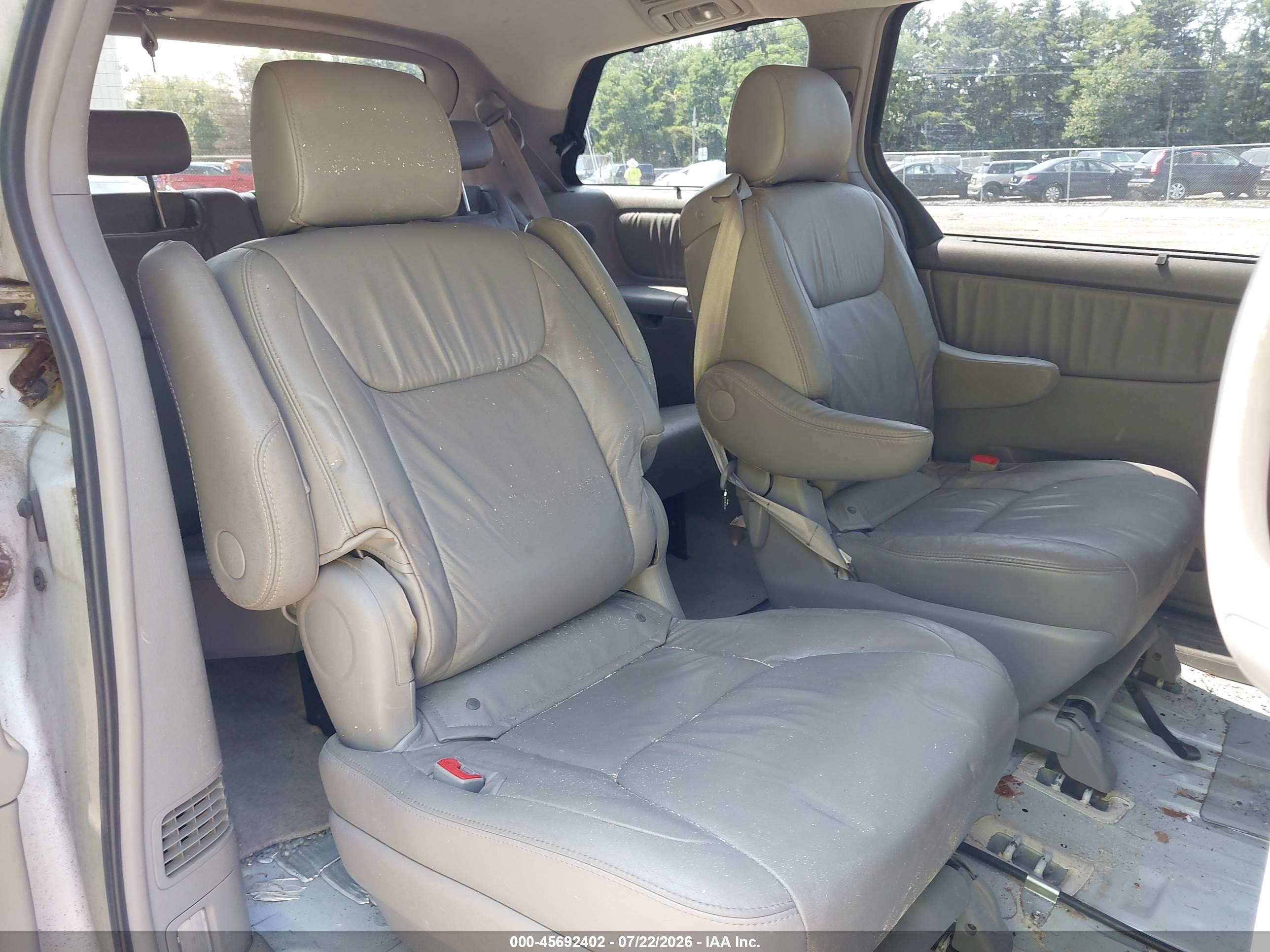 2007 Toyota Sienna Xle White vin: 5TDBK22C27S003933