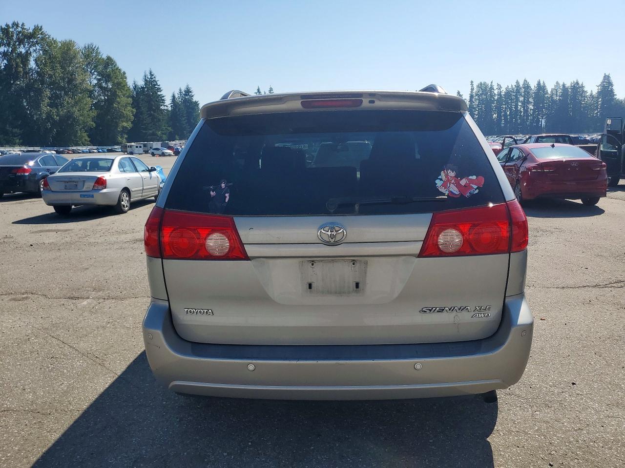 2007 Toyota Sienna Xle 7-passenger Серебряный vin: 5TDBK22C27S007108