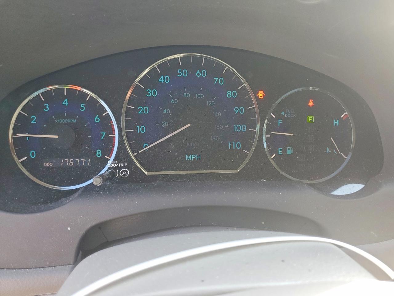 2007 Toyota Sienna Xle 7-passenger Серебряный vin: 5TDBK22C27S007108