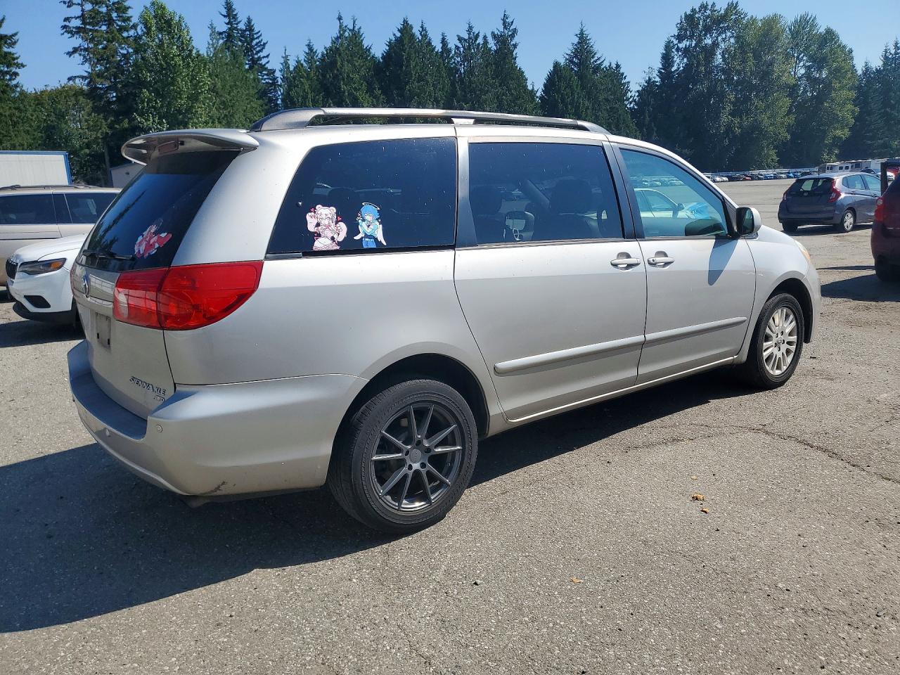 2007 Toyota Sienna Xle 7-passenger Серебряный vin: 5TDBK22C27S007108