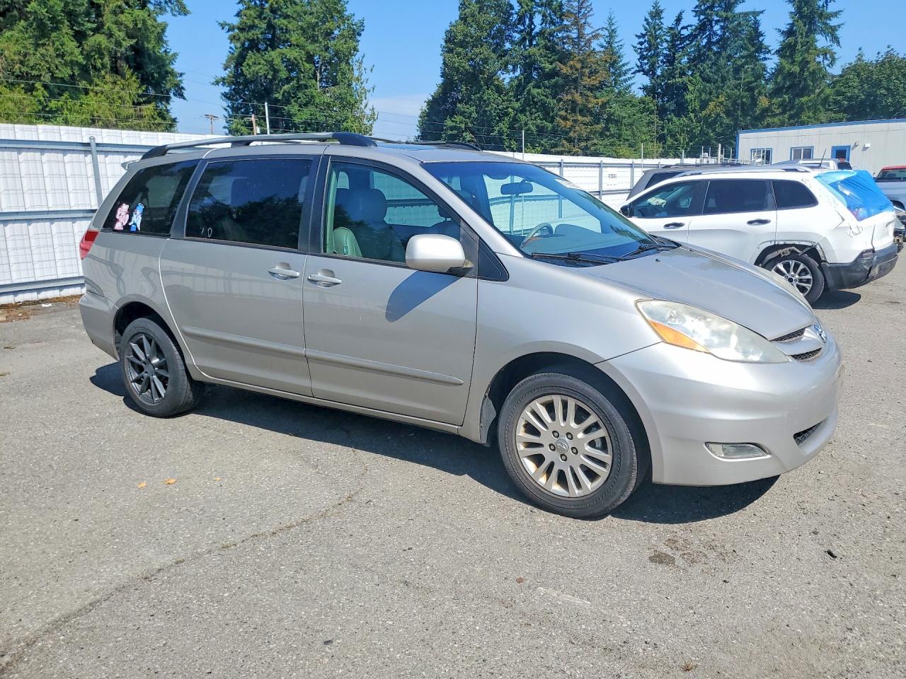 2007 Toyota Sienna Xle 7-passenger Серебряный vin: 5TDBK22C27S007108