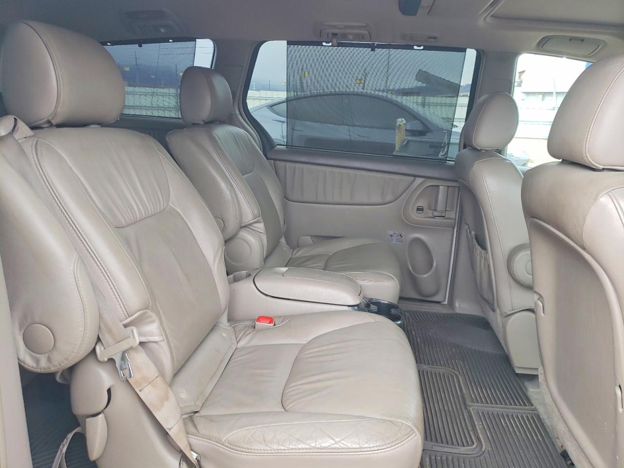 2007 Toyota Sienna White vin: 5TDBK22C27S007674