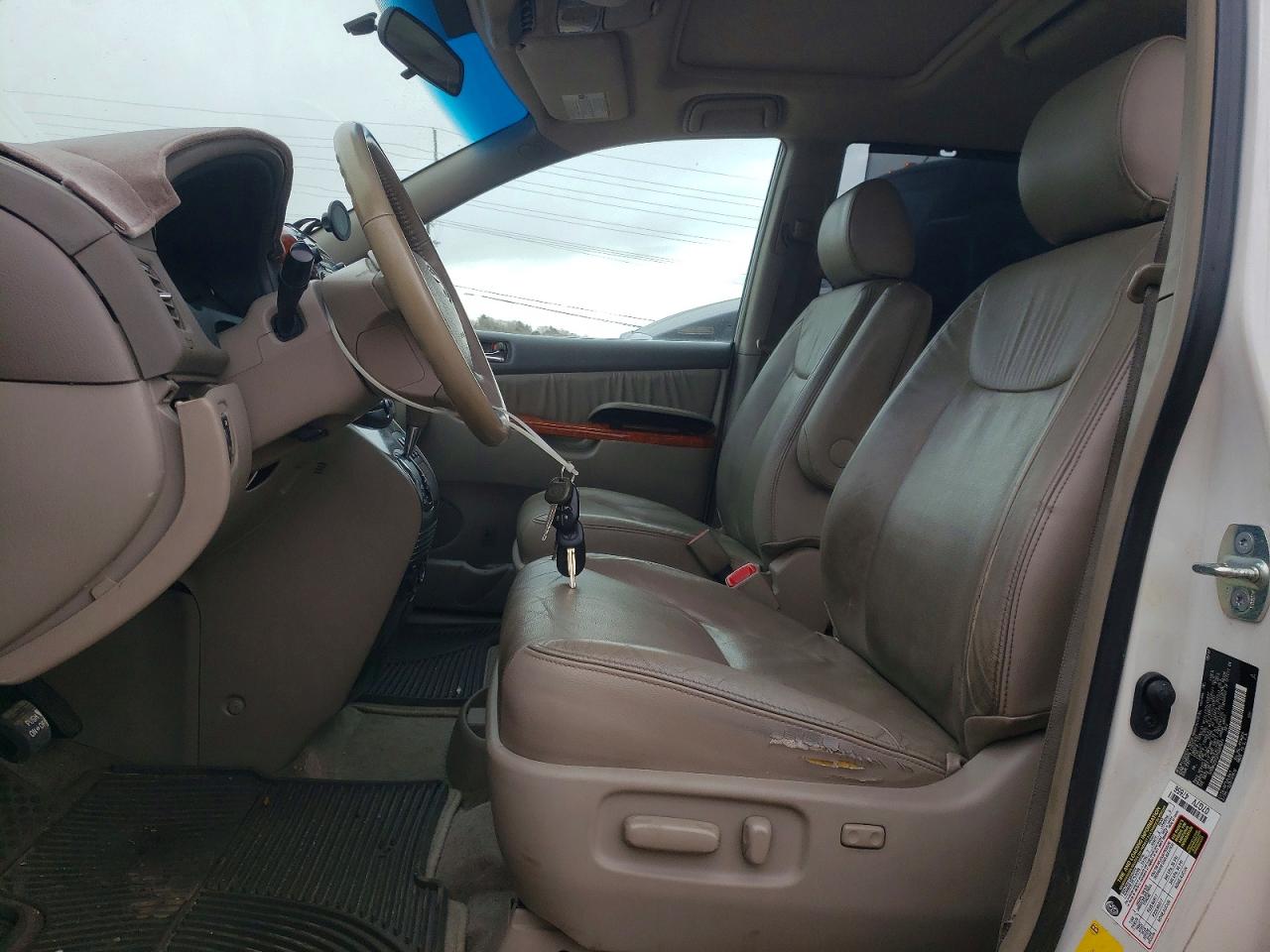 2007 Toyota Sienna White vin: 5TDBK22C27S007674