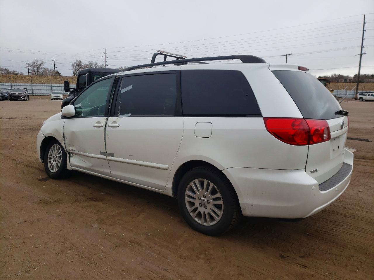 2007 Toyota Sienna White vin: 5TDBK22C27S007674