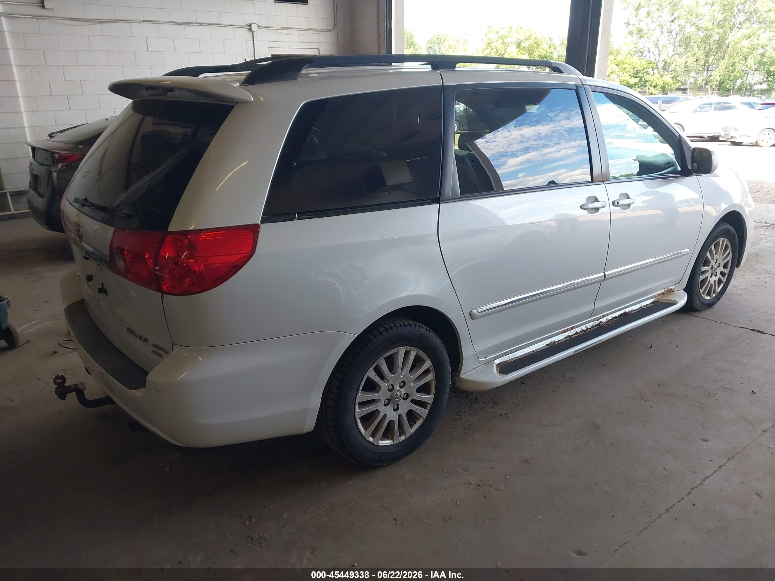 2008 Toyota Sienna Limited Белый vin: 5TDBK22C28S017459