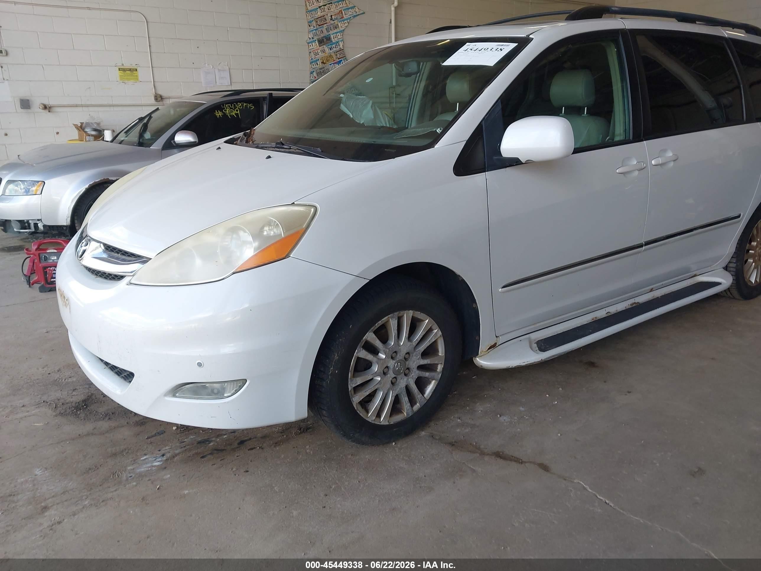 2008 Toyota Sienna Limited Белый vin: 5TDBK22C28S017459