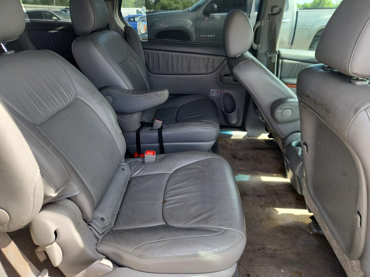 2009 Toyota Sienna Xle Silver vin: 5TDBK22C29S026907