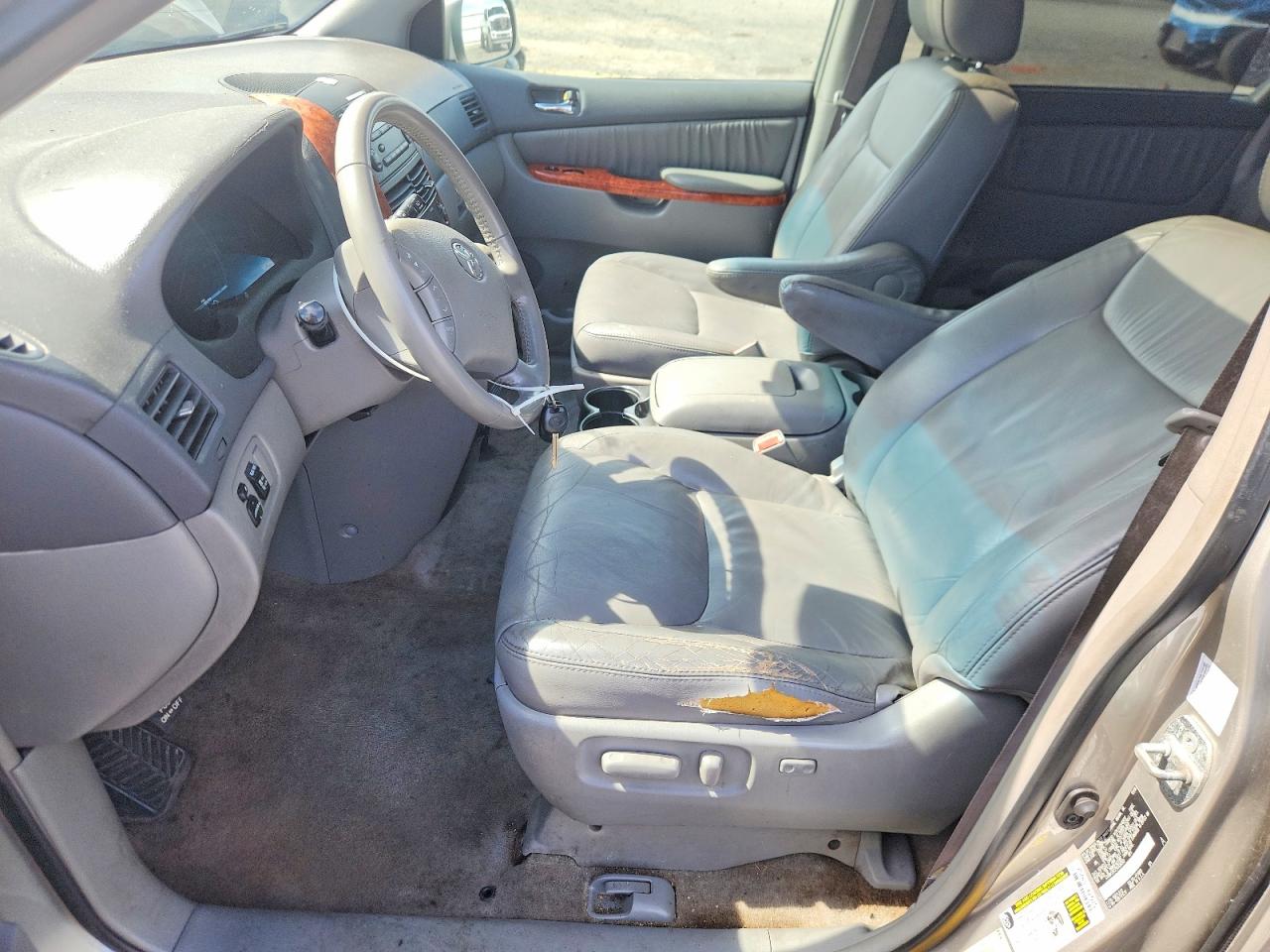 2009 Toyota Sienna Xle Silver vin: 5TDBK22C29S026907