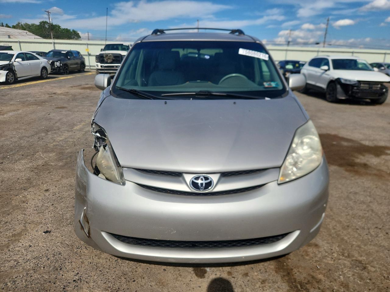 2009 Toyota Sienna Xle Silver vin: 5TDBK22C29S026907