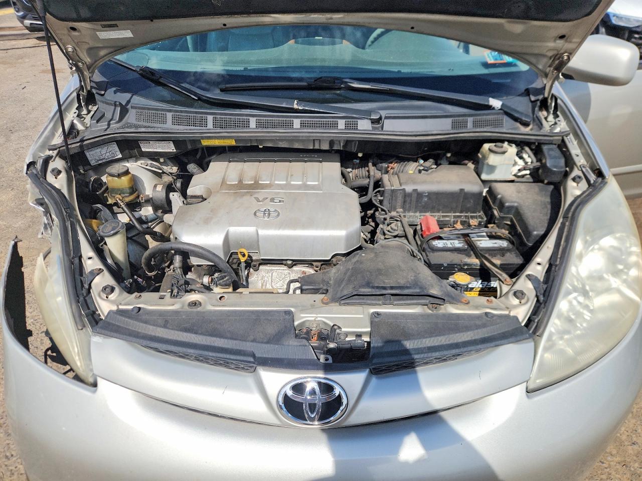 2009 Toyota Sienna Xle Silver vin: 5TDBK22C29S026907