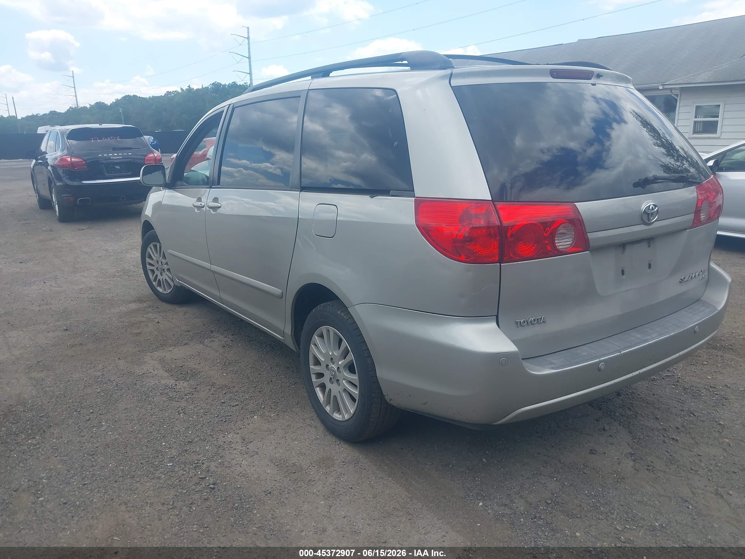 2007 Toyota Sienna Xle Silver vin: 5TDBK22C37S002564