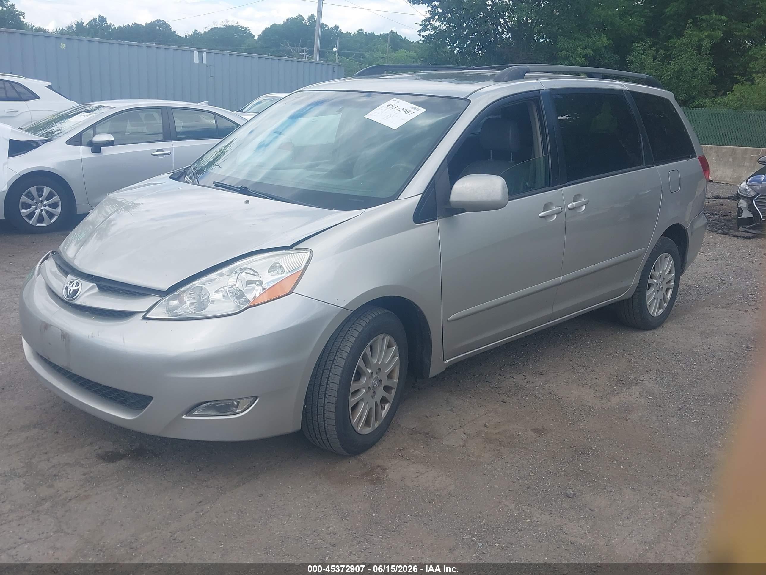 2007 Toyota Sienna Xle Silver vin: 5TDBK22C37S002564