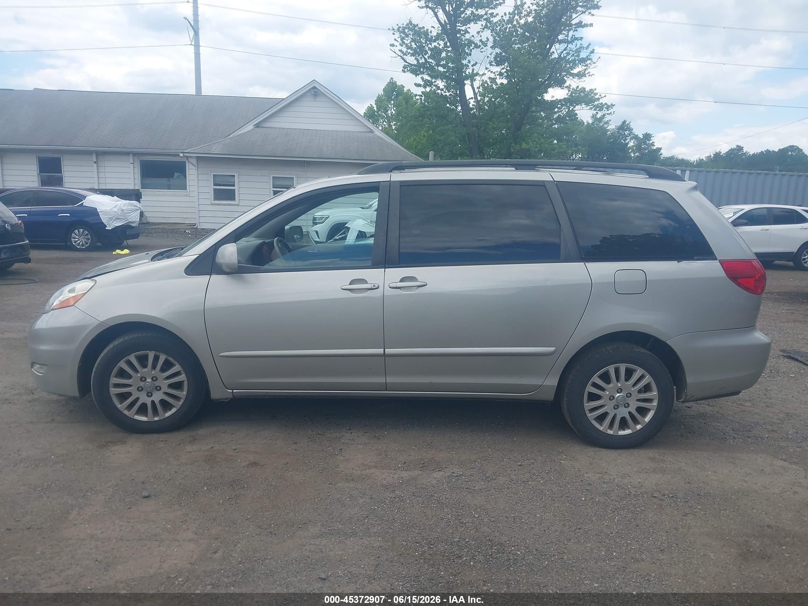 2007 Toyota Sienna Xle Silver vin: 5TDBK22C37S002564
