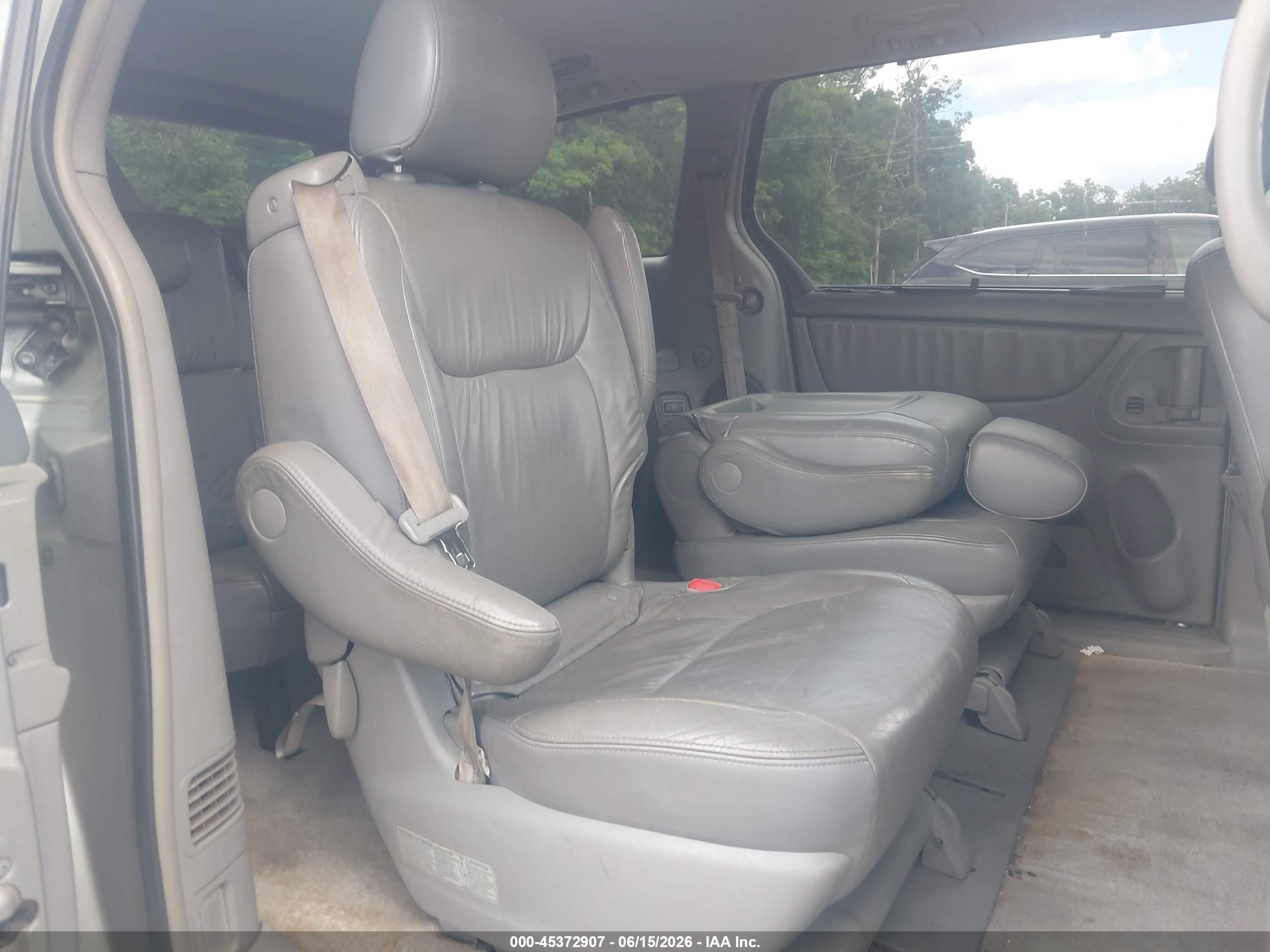 2007 Toyota Sienna Xle Silver vin: 5TDBK22C37S002564
